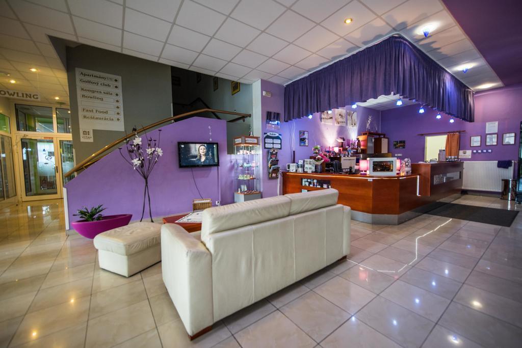 Plejsy Hotel Krompachy Екстериор снимка