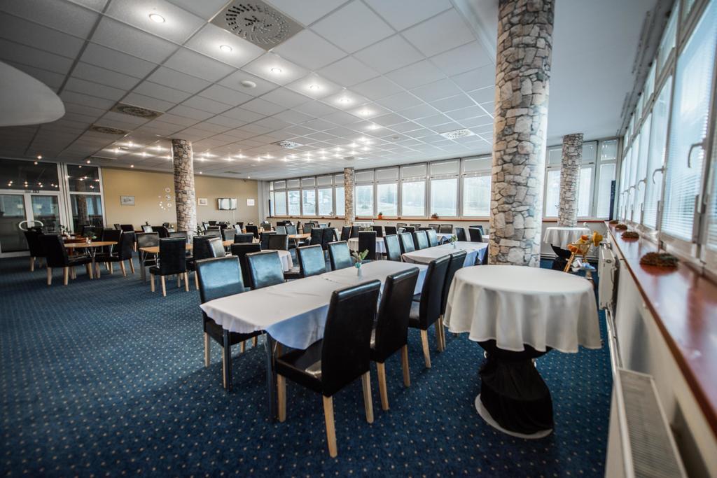 Plejsy Hotel Krompachy Екстериор снимка