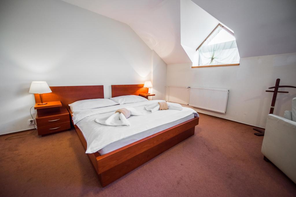 Plejsy Hotel Krompachy Екстериор снимка