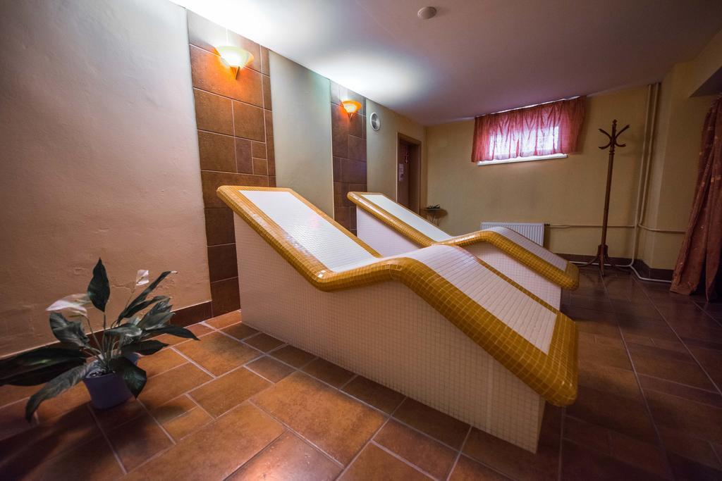 Plejsy Hotel Krompachy Екстериор снимка