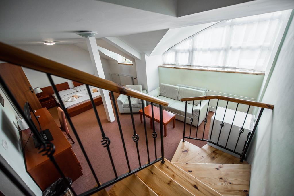 Plejsy Hotel Krompachy Екстериор снимка