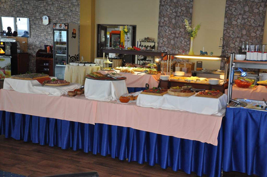 Plejsy Hotel Krompachy Екстериор снимка
