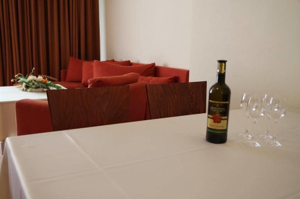 Plejsy Hotel Krompachy Екстериор снимка